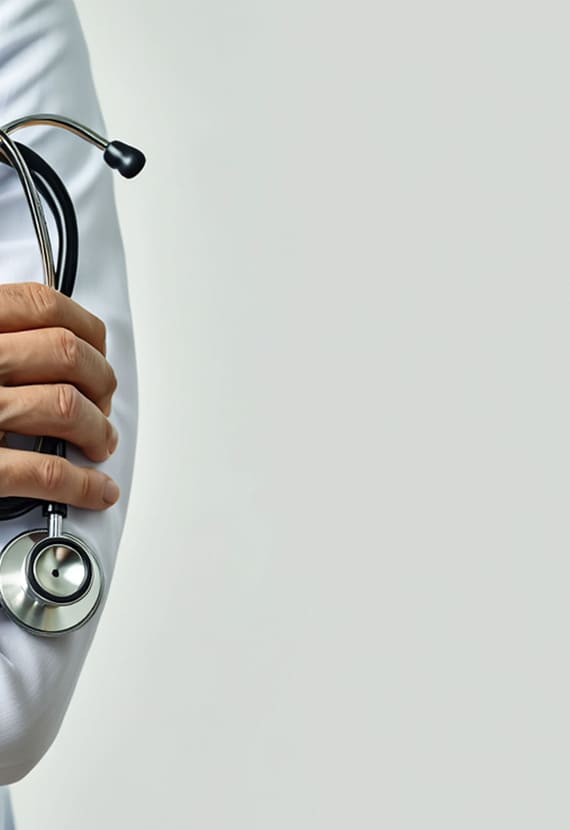 Врач со стетоскопом